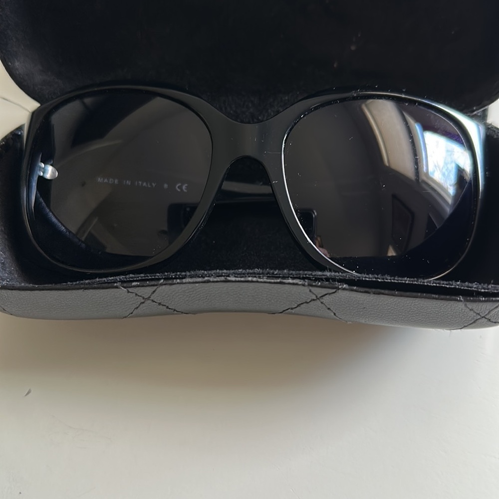 CHANEL Sunglasses - Picture 2 of 6
